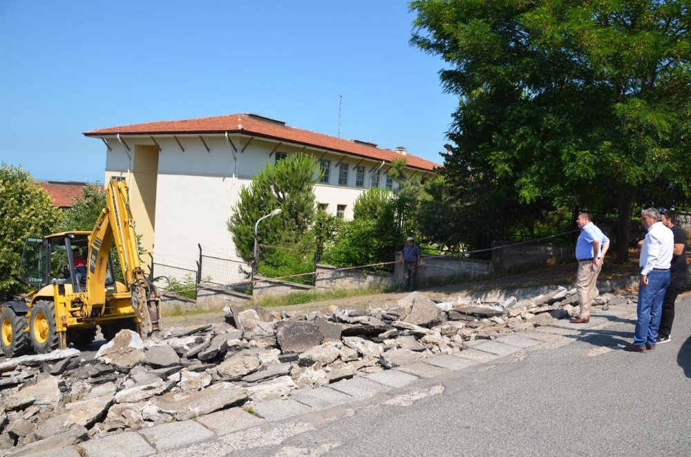 Alaplı’da Yol Bakım Ve Onarım Çalışmaları Sürüyor