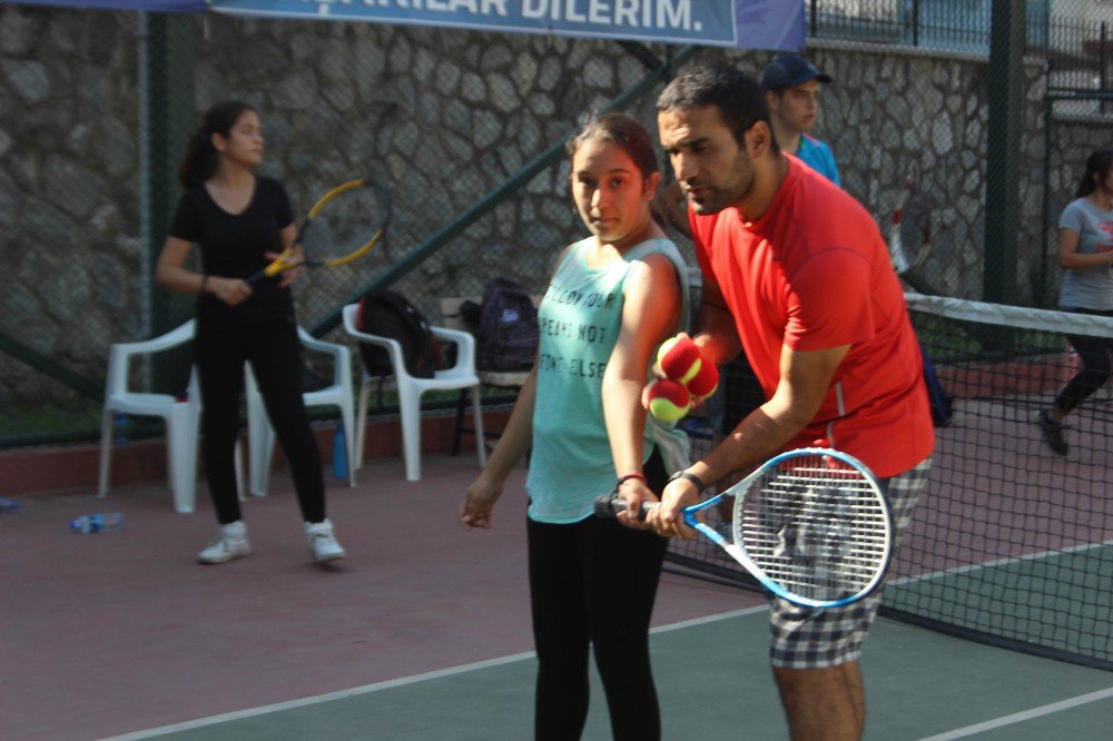 Aydın’da Gençleri Tenis Merakı Sardı