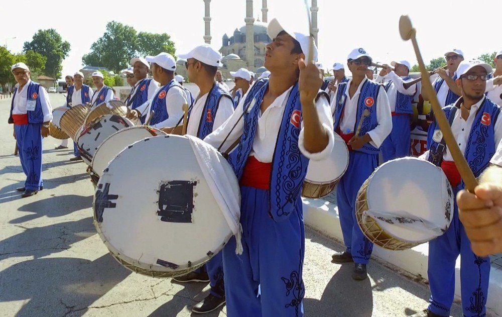 Davul Zurna Ekibi, Gürkan’ı Karşıladı