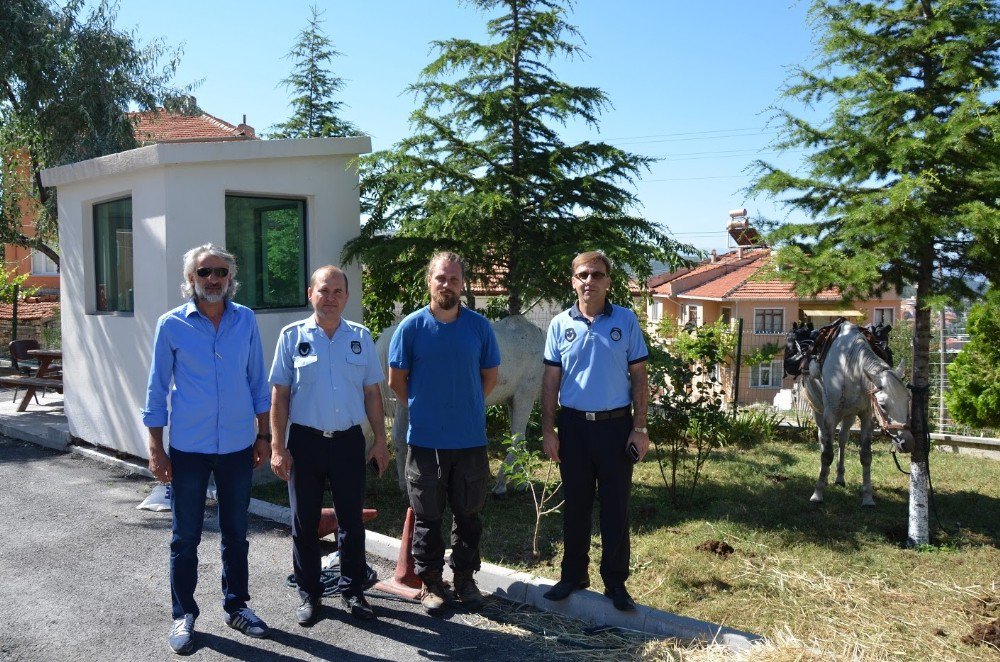 Hac İçin Atla Yollara Düşen Polonyalı Seyyah Kütahya’da Mola Verdi