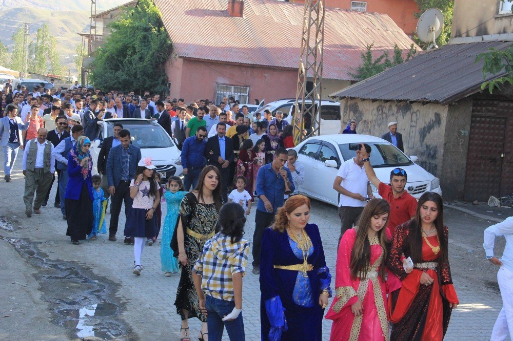 Hakkari’de Festival Gibi Aşiret Düğünü