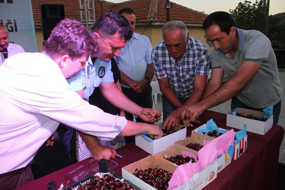 Fethiye’de 17. Kiraz Festivali Renkli Görüntülere Sahne Oldu