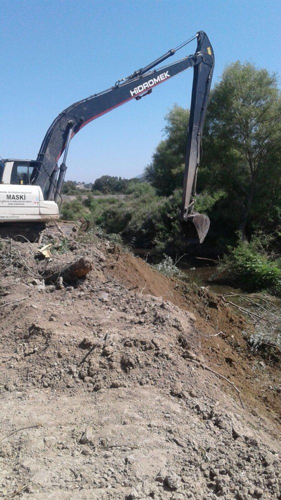 Siyekli’de Dere Islah Ve Temizlik Çalışmaları Başladı