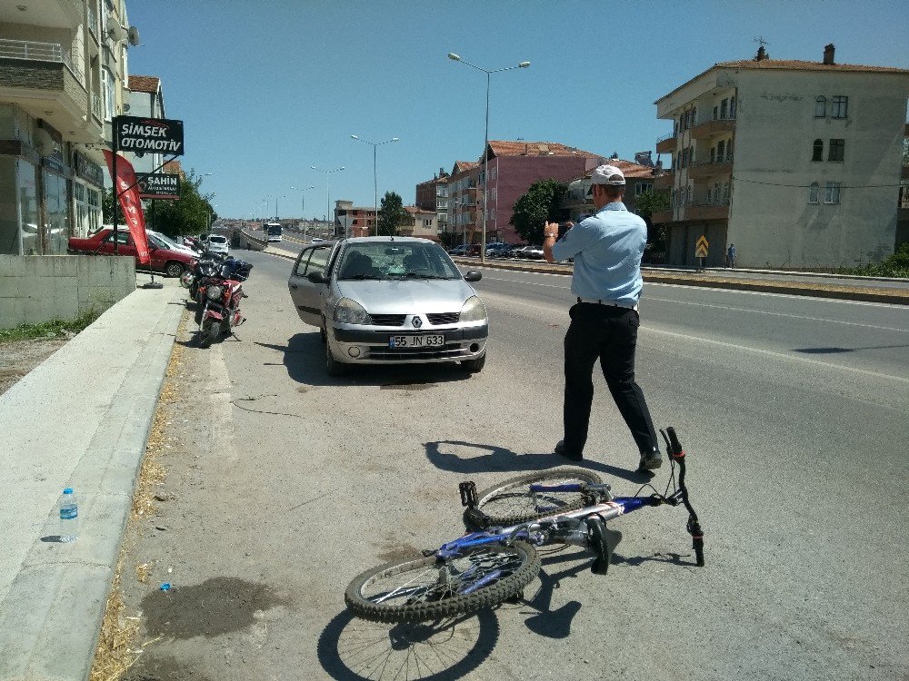 Otomobilin Çarptığı Bisikletli Çocuk Yaralandı