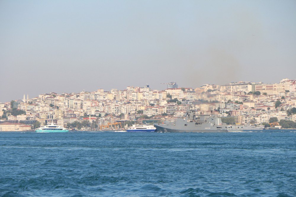 Rus Savaş Gemisi "Amiral Essen" İstanbul Boğazı’ndan Geçti