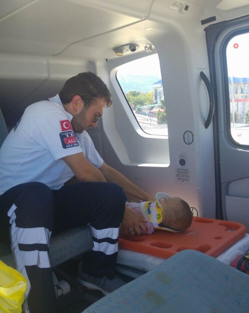 Balkondan Düşen Bebeğin Yardımına Ambulans Helikopter Yetişti