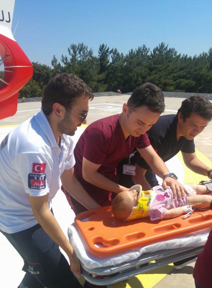 Balkondan Düşen Bebeğin Yardımına Ambulans Helikopter Yetişti