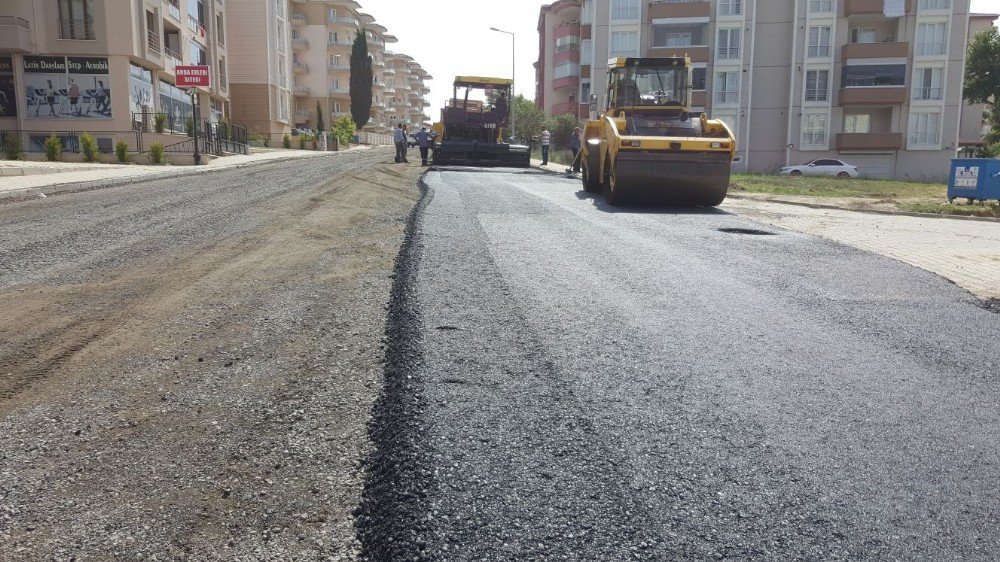 Süleymanpaşa Belediyesi Ekipleri Yol Çalışmalarını Dört Koldan Sürdürüyor