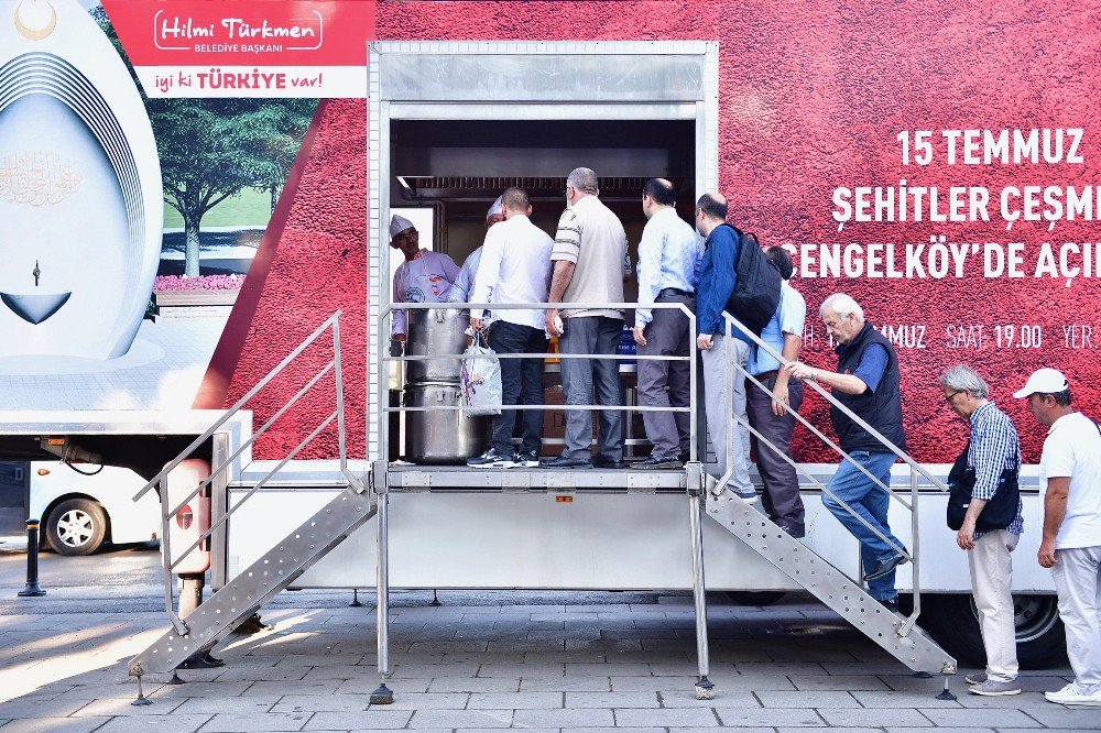 Üsküdar Belediyesi 15 Temmuz Şehitleri İçin Çorba Dağıttı