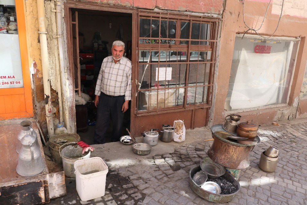 Yozgat’ta Son Kalaycı Ustası Mesleğini Devam Ettirmeye Çalışıyor