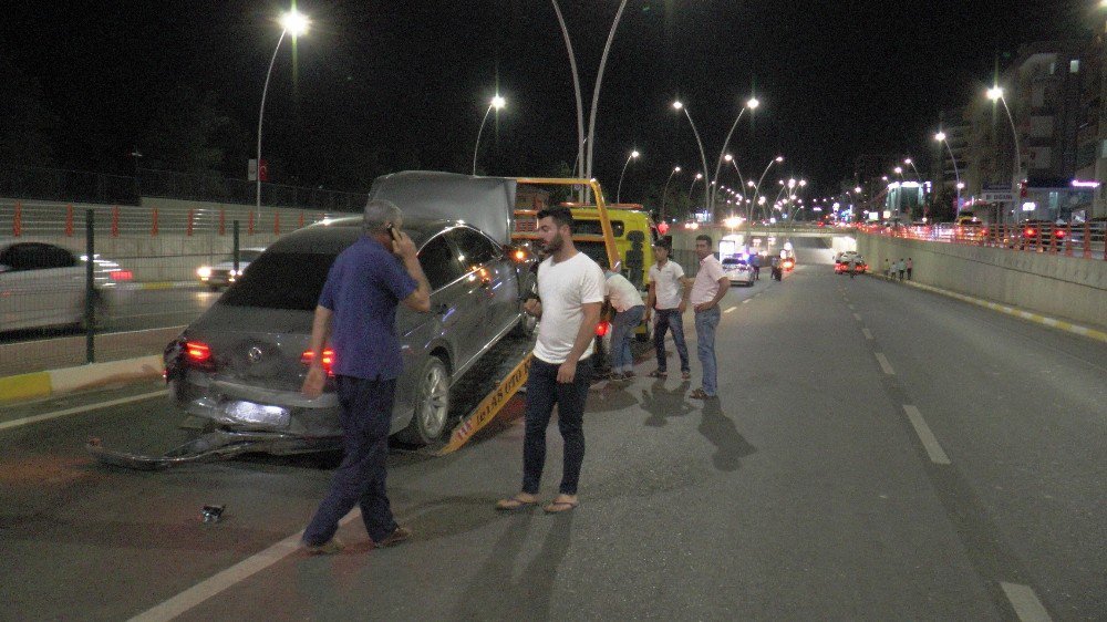 Yolda Kalan Otomobili İteklemeye Çalışan Kadına Başka Araç Çarptı