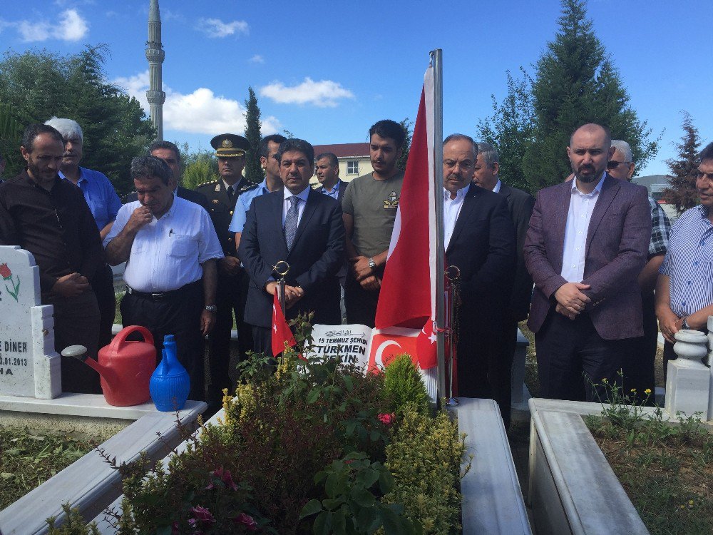 Esenler’in 15 Temmuz Şehitleri Kabirleri Başında Anıldı