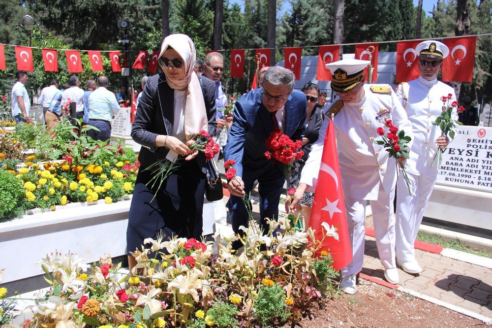 15 Temmuz Şehitlerini Anma Programı Mersin Şehitliği’nde Başladı