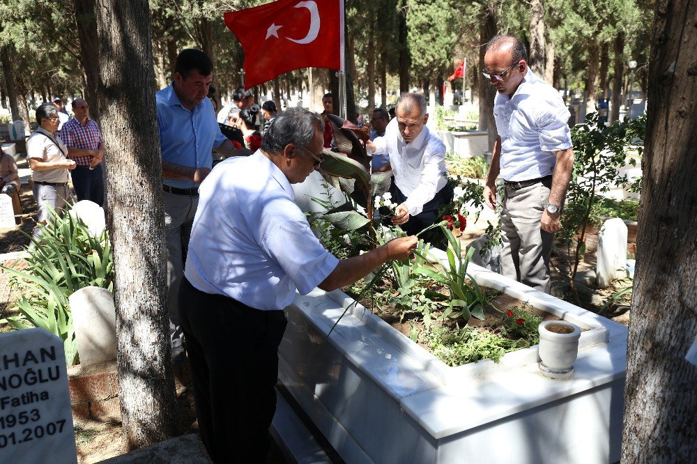 15 Temmuz Etkinlikleri Şehit Kabirlerinin Ziyaret Edilmesiyle Başladı