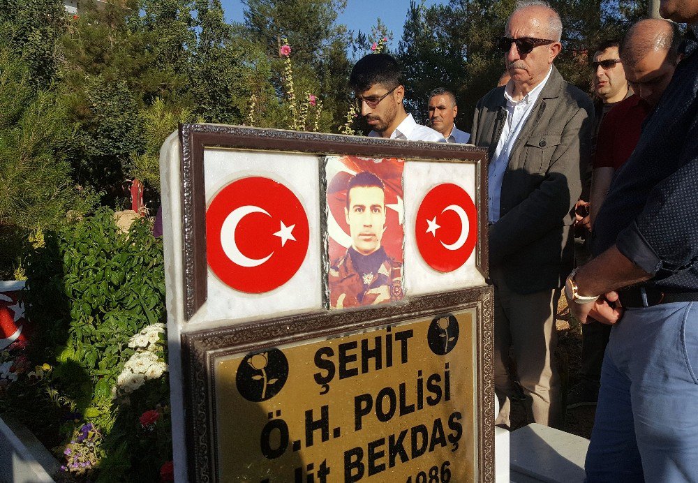 Miroğlu, Şehit Polis Bekdaş’ın Mezarını Ziyaret Etti