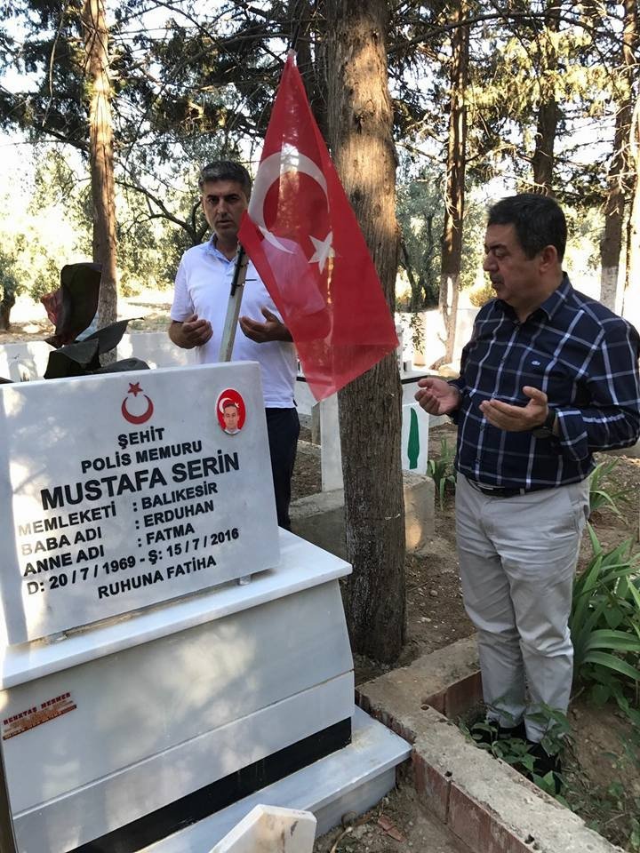 Ak Parti Mkyk Üyesi Aydınlıoğlu, 15 Temmuz Şehidinin Kabrini Ziyaret Etti