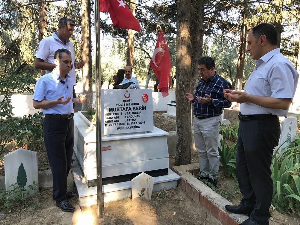 Ak Parti Mkyk Üyesi Aydınlıoğlu, 15 Temmuz Şehidinin Kabrini Ziyaret Etti