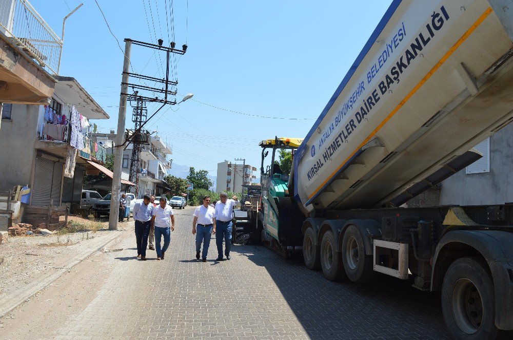 Hacıveliler Yolu Sıcak Asfaltla Buluşuyor