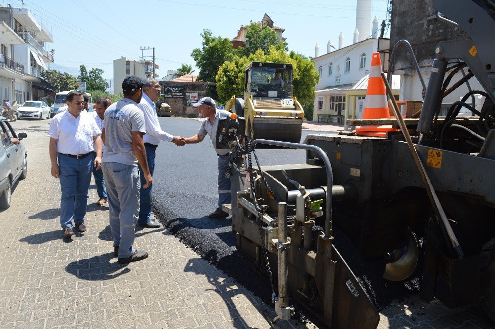 Hacıveliler Yolu Sıcak Asfaltla Buluşuyor