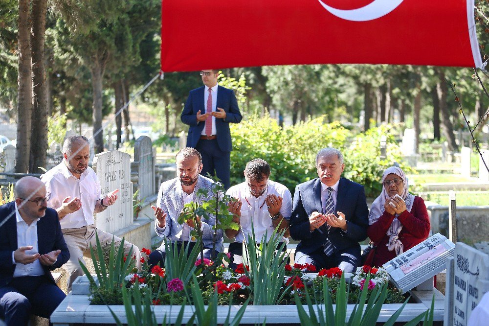 Başakşehir Şehitleri Kabirleri Başında Anıldı