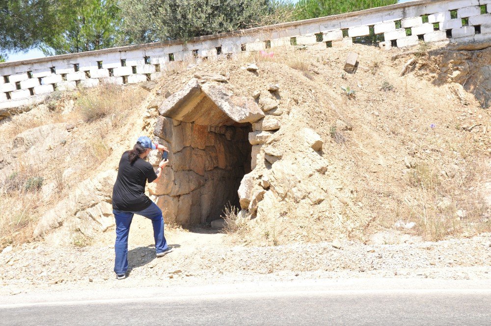 Roma Döneminden Kalan Mezar Odası Definecilerin Talanına Uğradı