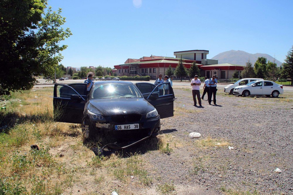 Kurşunladığı Otomobilin Altında Kaldı