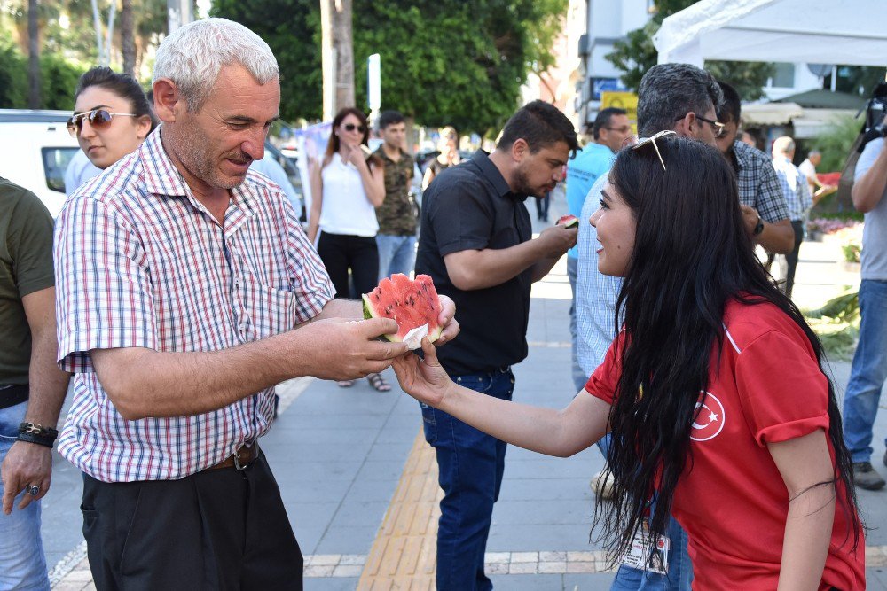 Büyükşehir’den Karpuz İkramı