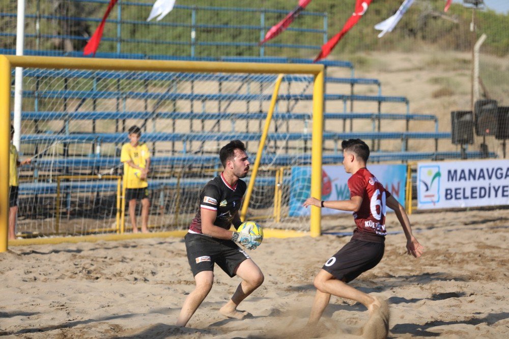 Manavgat’ta Plaj Futbolu Heyecanı Başladı