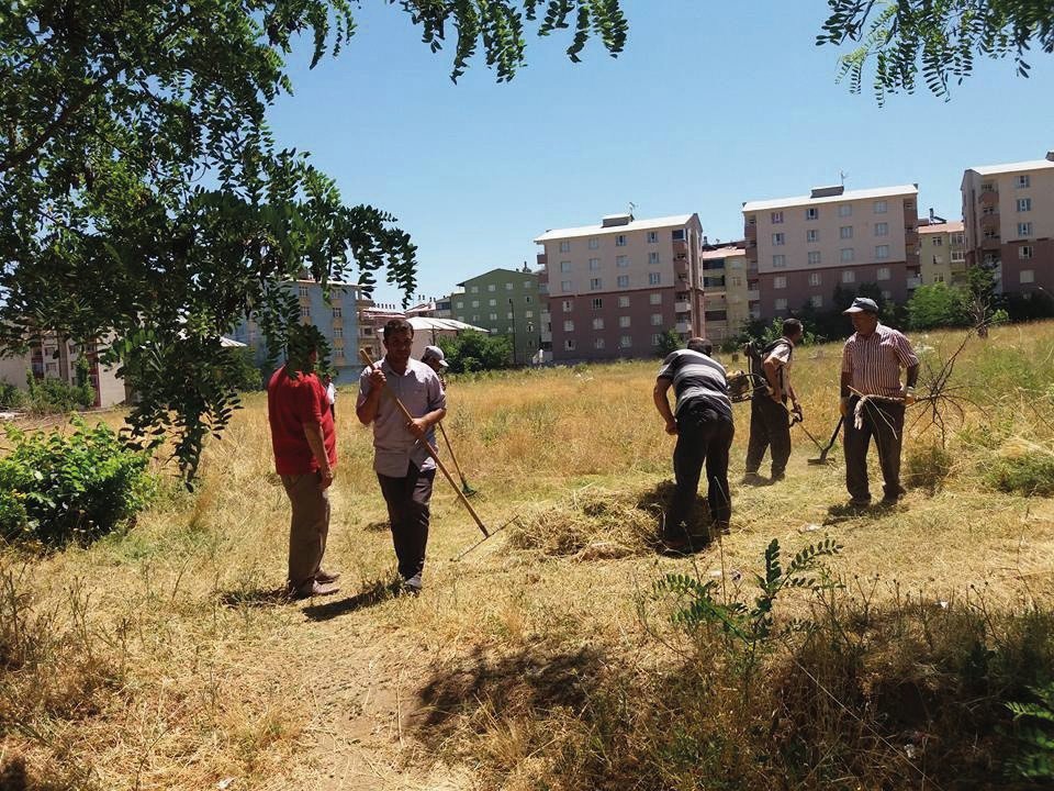 Muş Belediyesinden Mezarlıkların Bakım Ve Temizliği