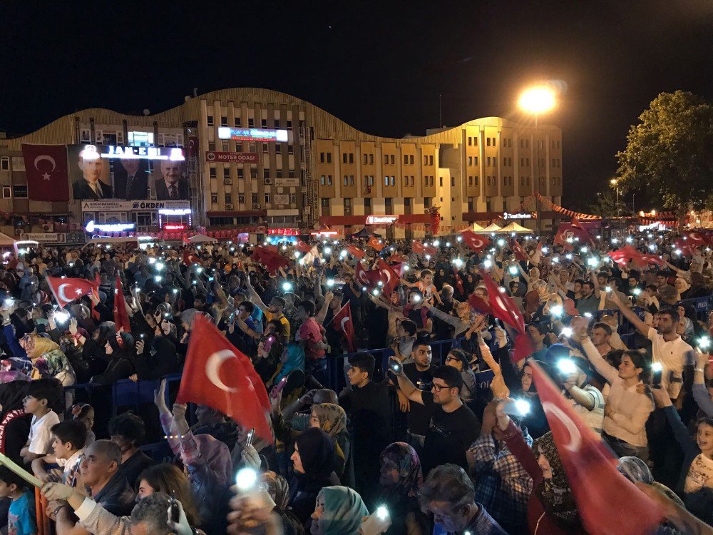 Sakarya’da ‘Demokrasi Nöbeti’ Başladı