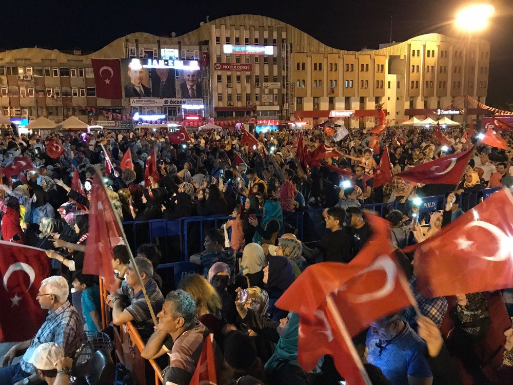 Sakarya’da ‘Demokrasi Nöbeti’ Başladı