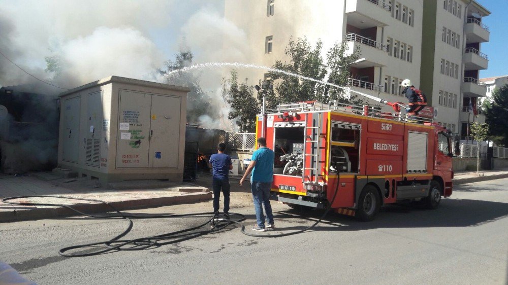 Siirt’te Sıcaklardan Dolayı Trafo Yandı