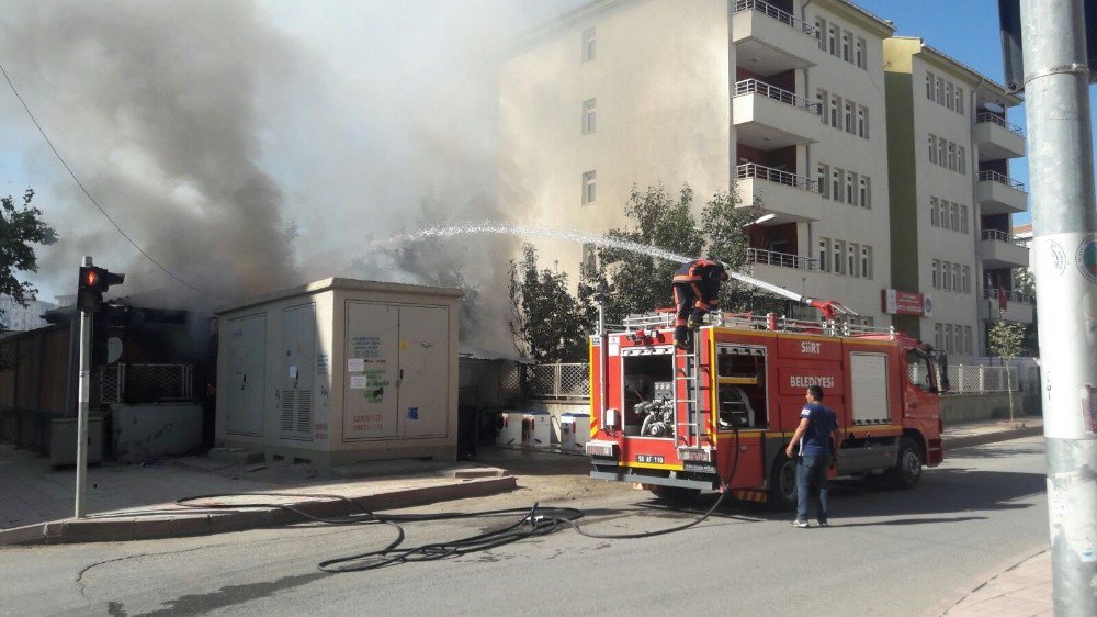 Siirt’te Sıcaklardan Dolayı Trafo Yandı