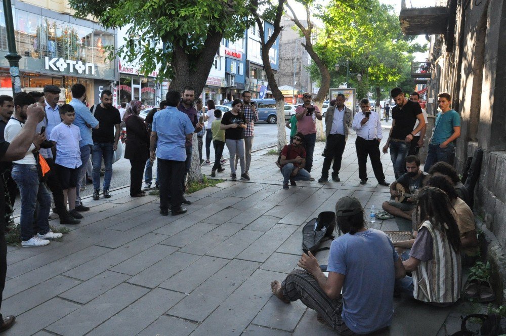 Sokak Çalgıcıları Kars’ta Yoğun İlgi Gördü