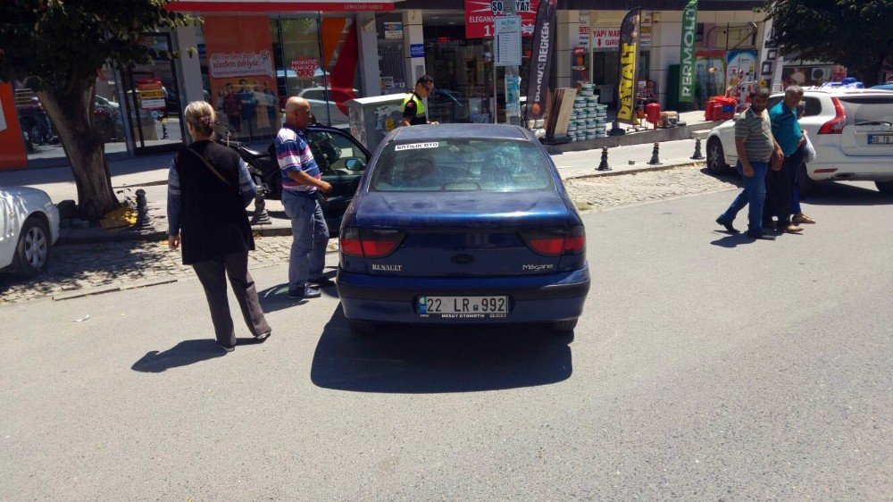 Yolun Karşısına Geçmek İsterken Otomobil Çarptı