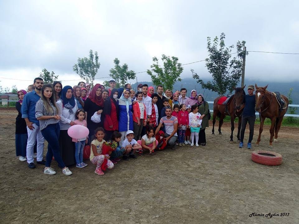 Lösemi Hastası Çocuklar At Çiftliğinde Moral Buldu