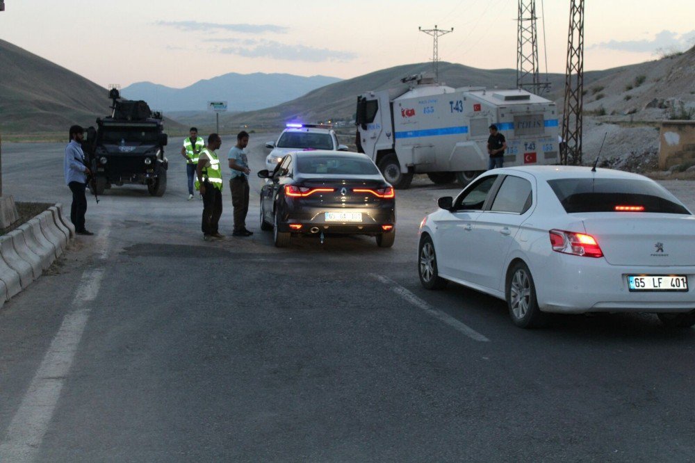 Çaldıran-muradiye Karayolunda Bomba Alarmı