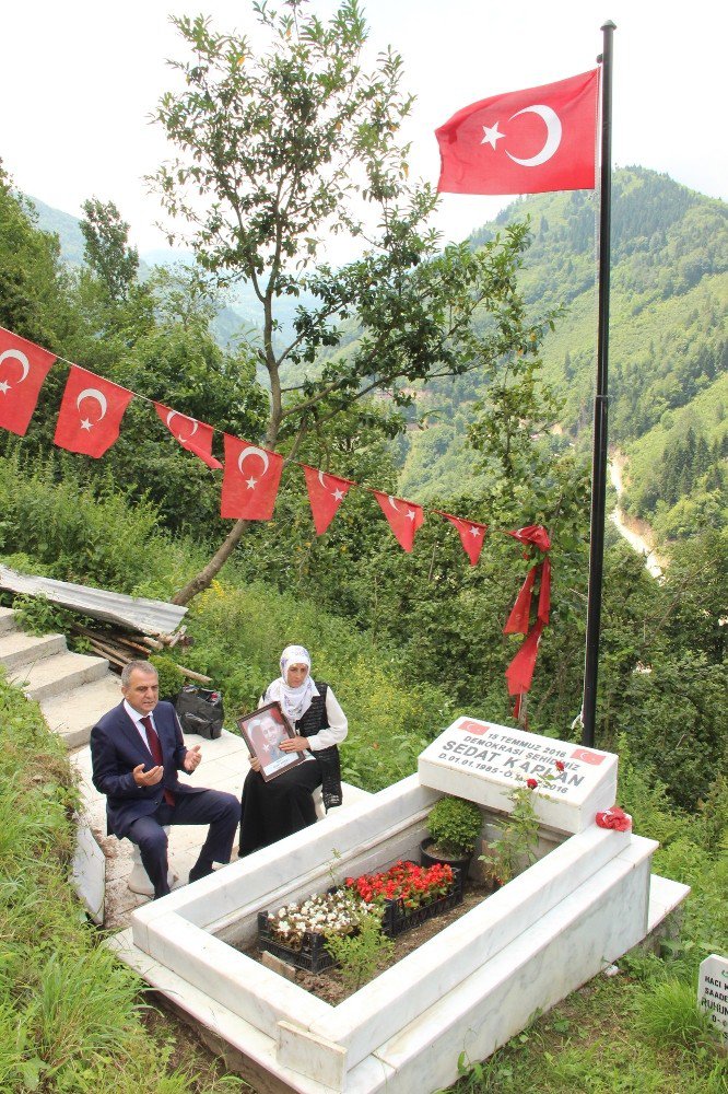 Başkan Sağıroğlu’ndan Demokrasi Şehidinin Mezarına Ziyaret