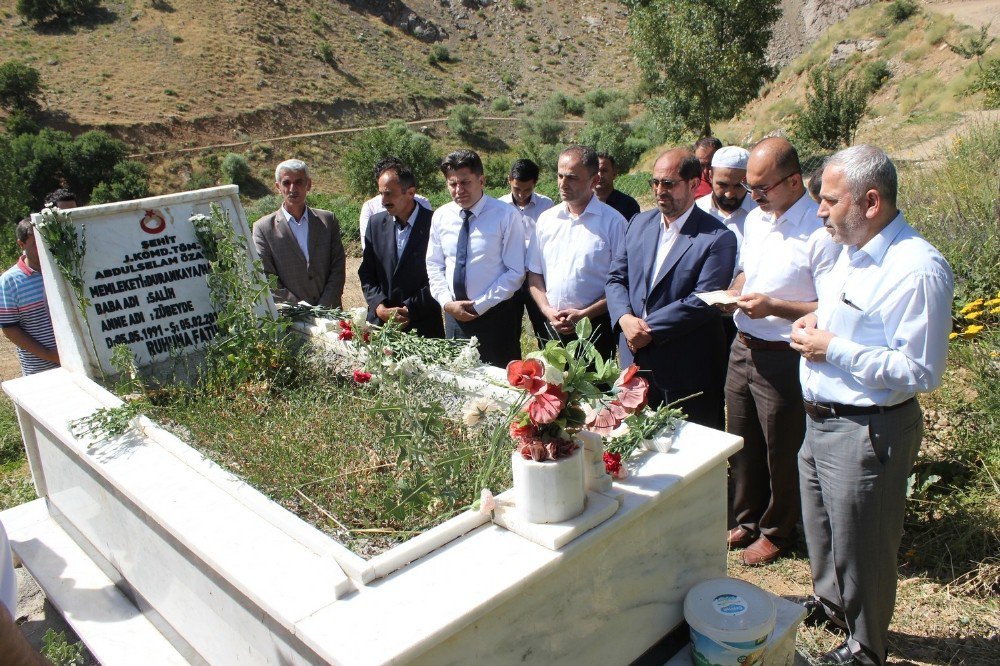 Hakkari’de Şehit Mezarlıkları Ziyaret Edildi