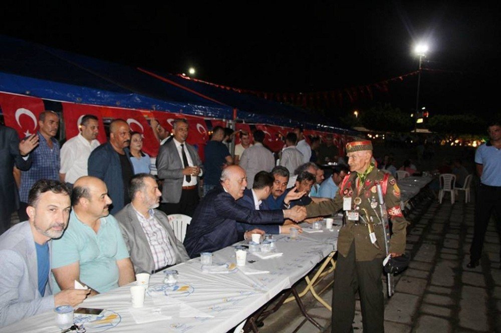 İskenderun’da Demokrasi Nöbeti Başladı