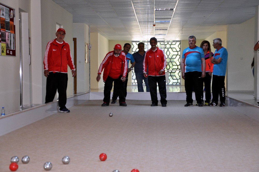 Yaşlılar ’Bocce’ Müsabakasında Karşılaştı