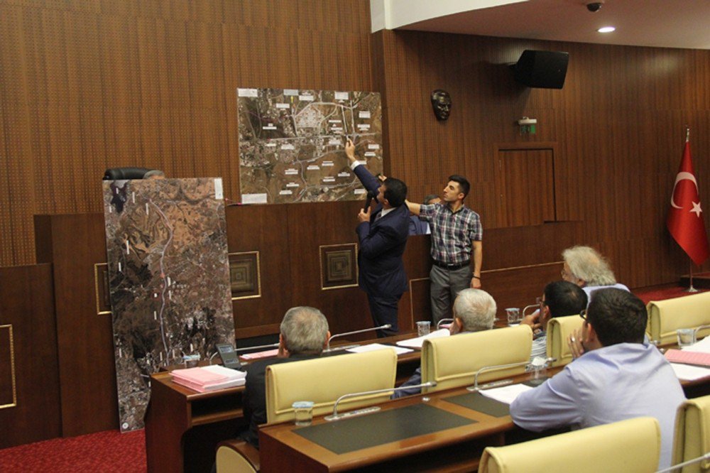 Büyükşehir Meclis Üyelerine “Şehir Hastaneleri Yol Planları” Sunumu Yapıldı