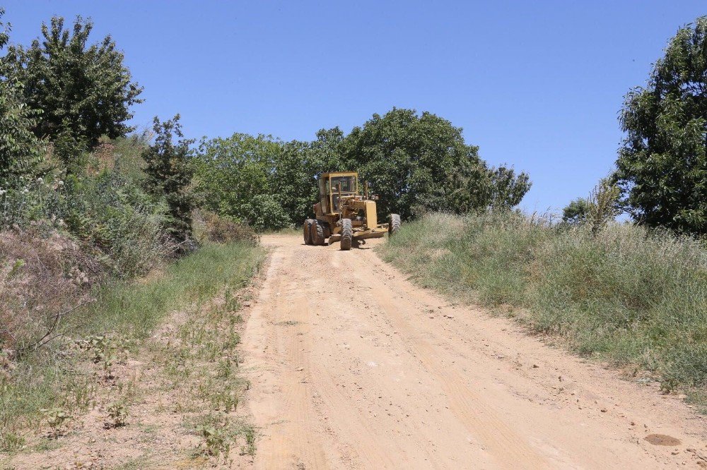 Büyükşehir Yol Ekipleri Çalışmalarını Kuyucak’ta Sürdürüyor