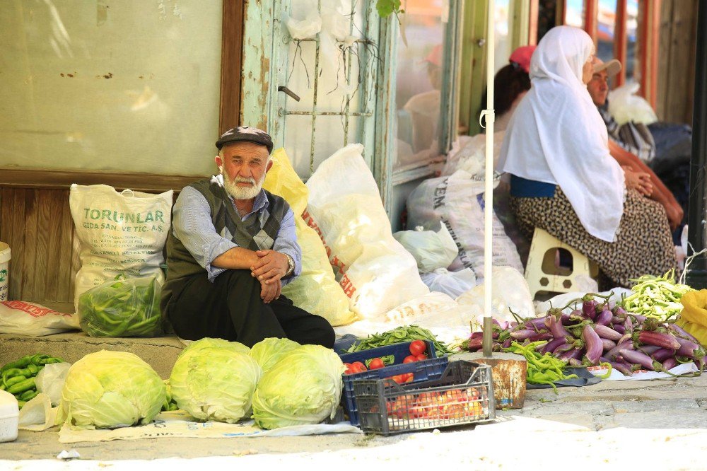 Civar Şehirler De Sivrihisar Halk Pazarından Alışveriş Yapıyor