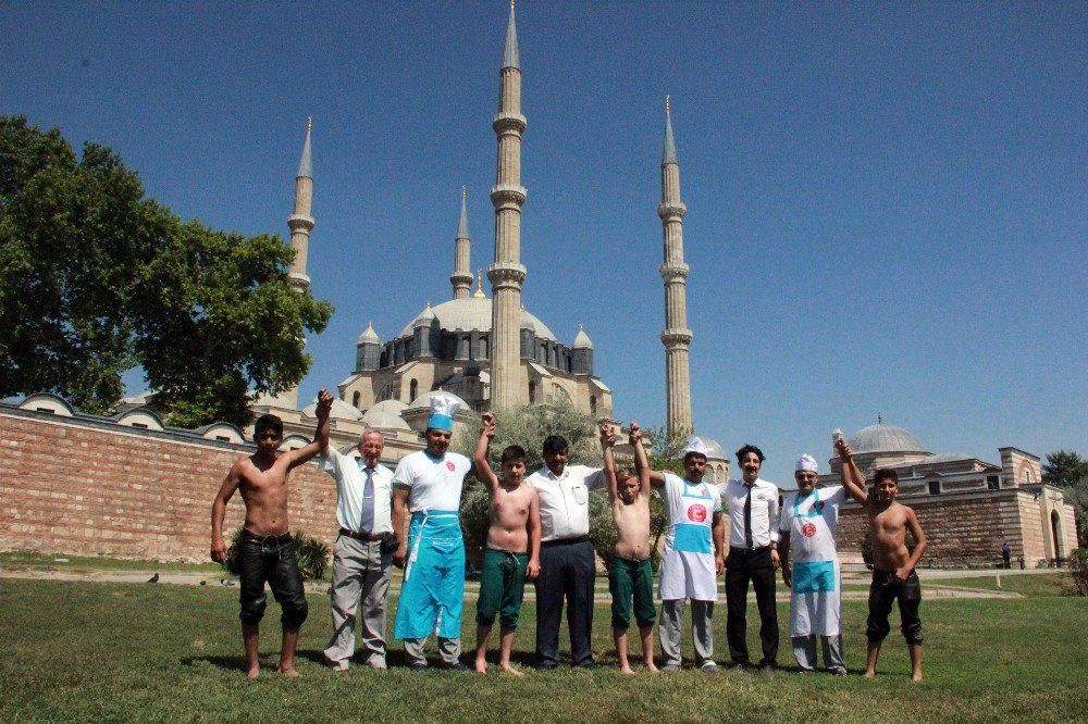 Kırkpınar’ın Minik Pehlivanlarına Esnaftan Büyük Destek