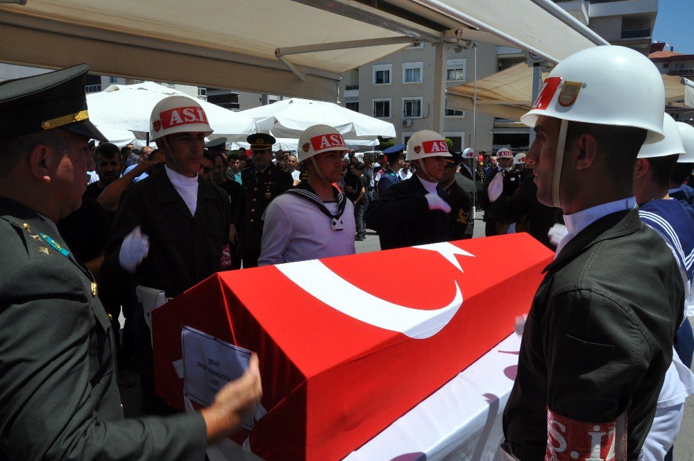 İzmir Şehitlerini Son Yolculuğuna Uğurladı