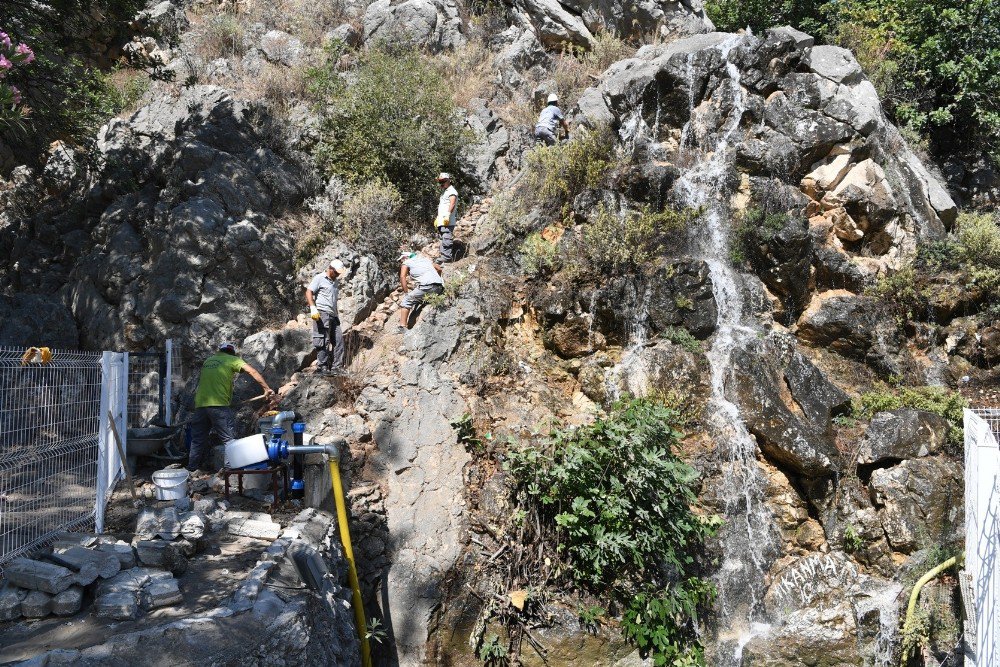 Konyaaltı Belediyesi Parklara Estetik Katıyor