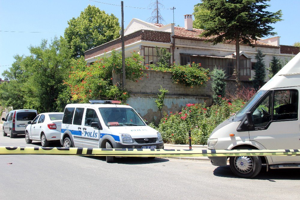 Teröristlerin Evinde 3 Kilo Tnt Patlayıcı Ve Canlı Bomba Yeleği Bulundu