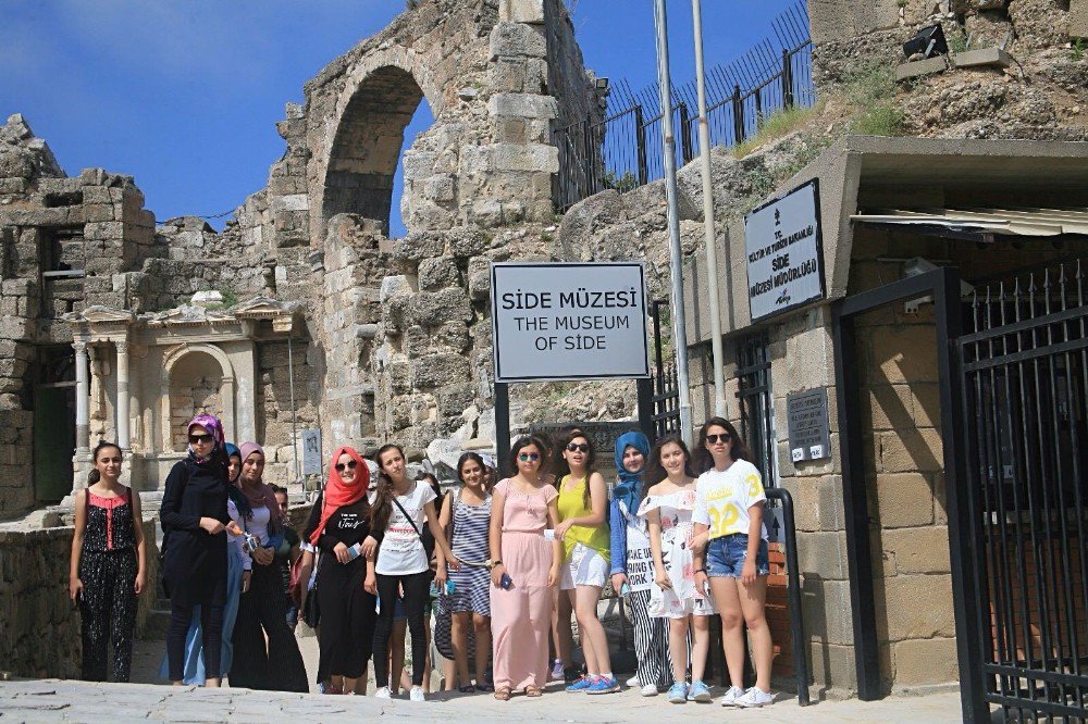 Manavgat Belediyesi’nden Kız Öğrencilerine Yaz Kampı