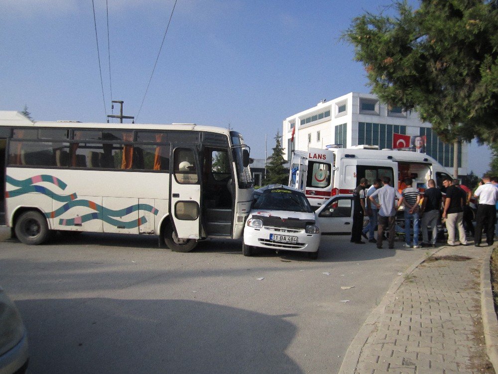 Midibüs İle Otomobil Çarpıştı, 1 Yaralı